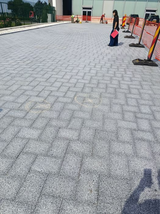 Amenajări interioare și exterioare