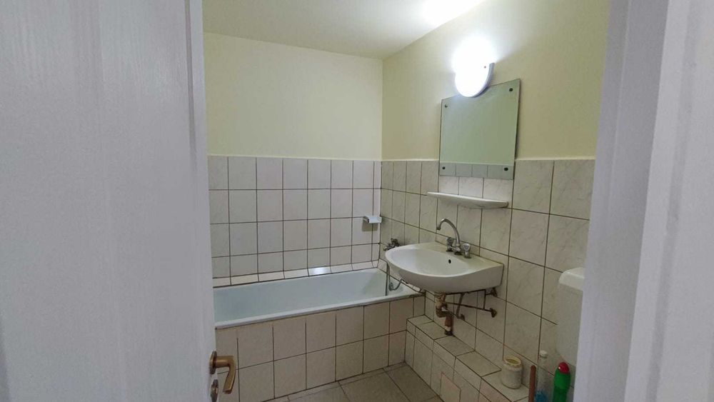 Apartament 2 cam de inchiriat, nelocuit, renovat in bloc reabilitat!