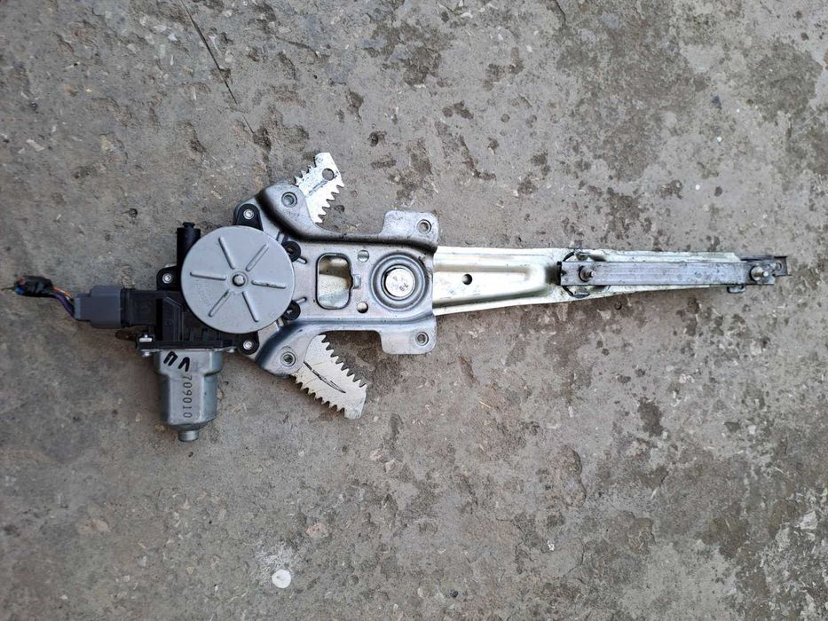 Преден ляв стъклоповдигач за Mitsubishi Outlander II SUV