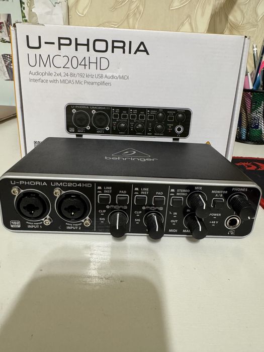 Аудиокарта BEHRINGER U-Phoria UMC204HD