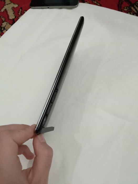 Планшет сотилади Asus модели P01Y