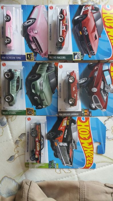 Хот Вилс мейнлайн.если все 11шт сразу будет скидка