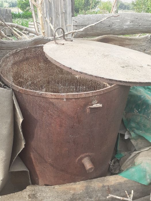 Железные бочки для зерна