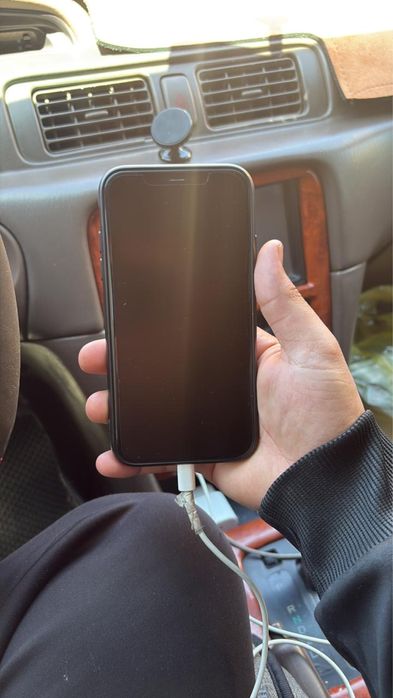 Продам айфон 11