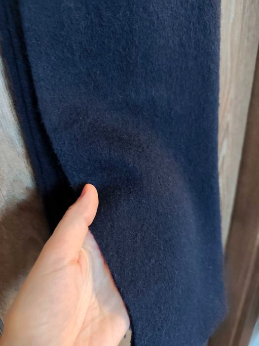 Dressman нов с етикет шал в тъмно синьо от 100 % вълна