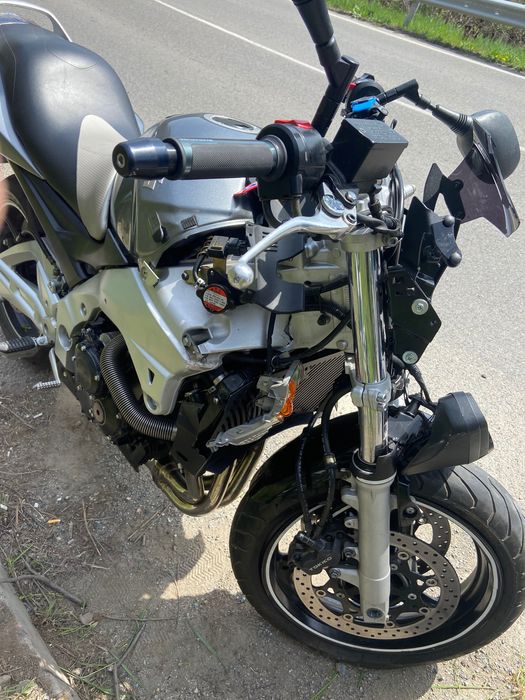 Suzuki GSR на части