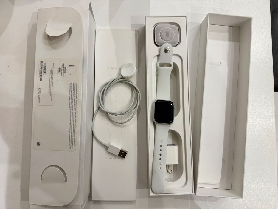 Часы Apple Watch 5