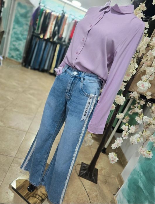 Blugi wide leg cu dantela