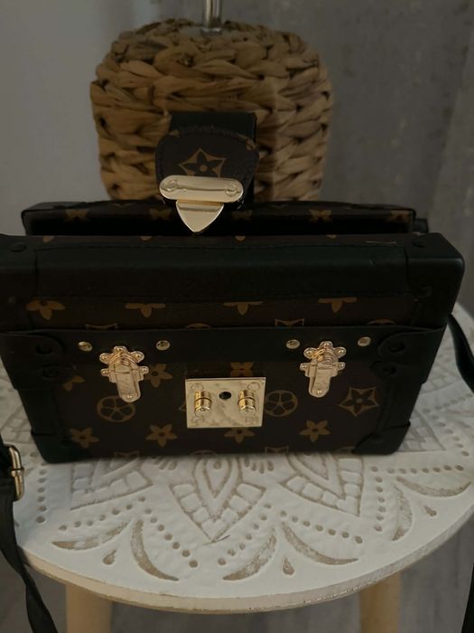 Дамска чанта в кафяво