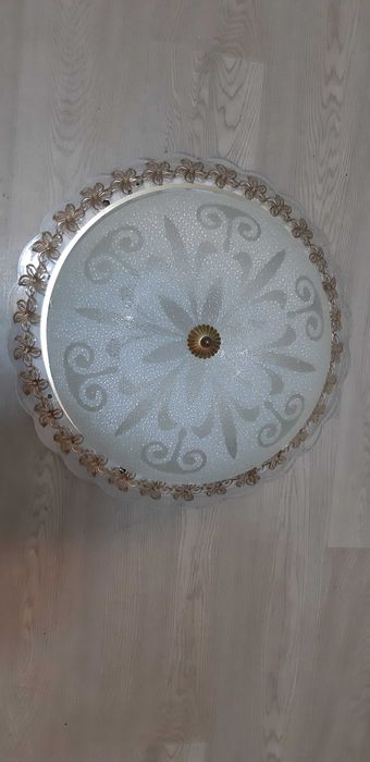 Продам люстру очень красивая, три света