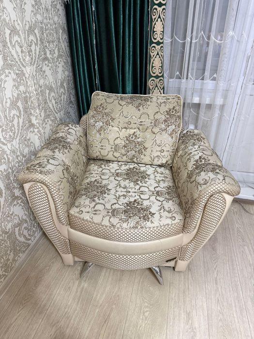 Продаю диван с креслом