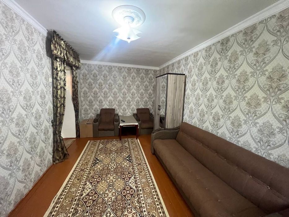 Сдается 1 комнатная квартира 
C обстановкой 
В горде Алмалыке