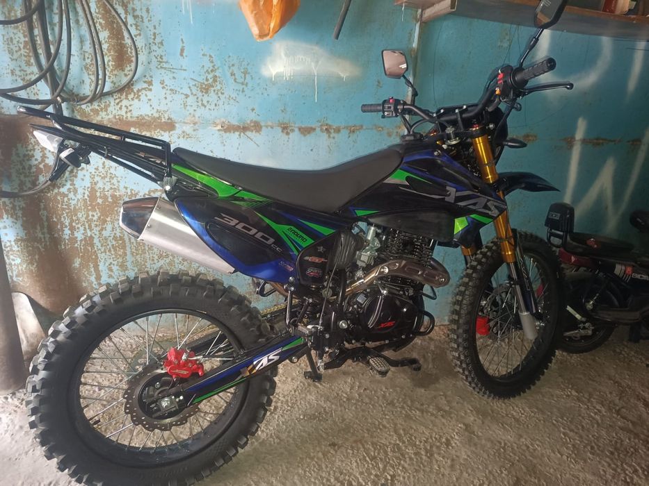 Продам эндуро 300кубов