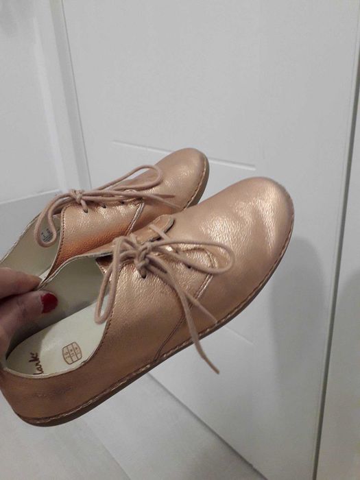 детски обувки Clarks боси и златисти