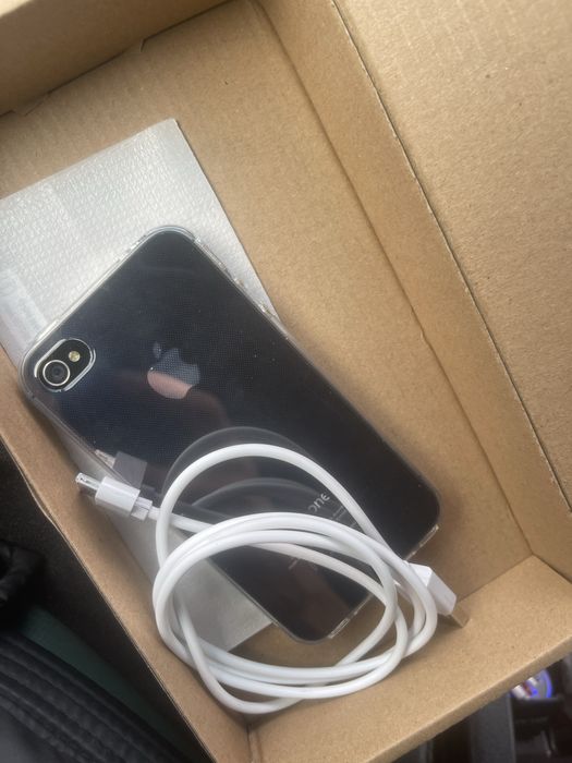 Продам Iphone 4s 8gb
