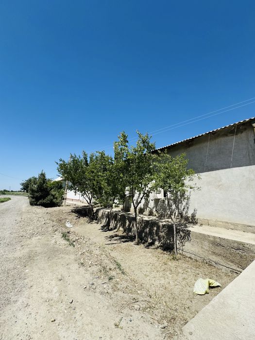 Hovli sotiladi tez va arzon