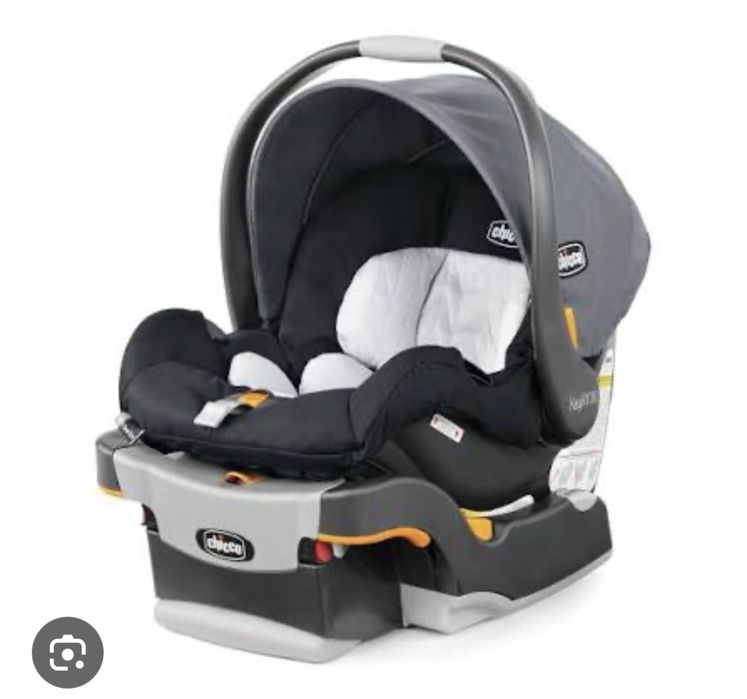 Продается автокресло итальянское Chicco