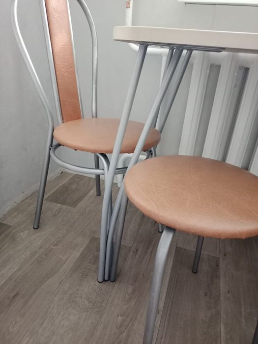 Продам кухонный стол