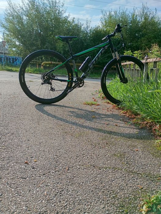 Vând bicicletă Scott chenoa