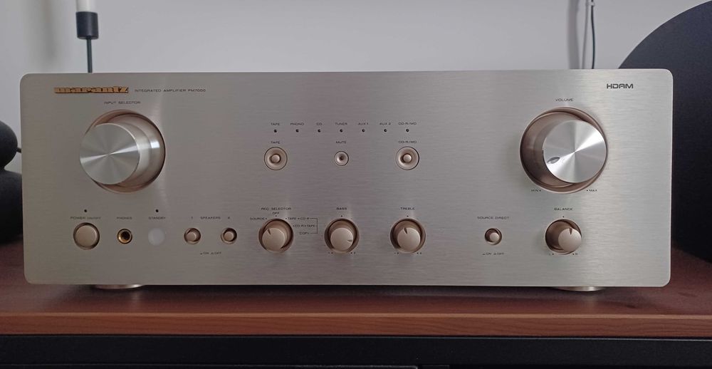 Amplificator Marantz PM 7000 cu telecomanda originala.