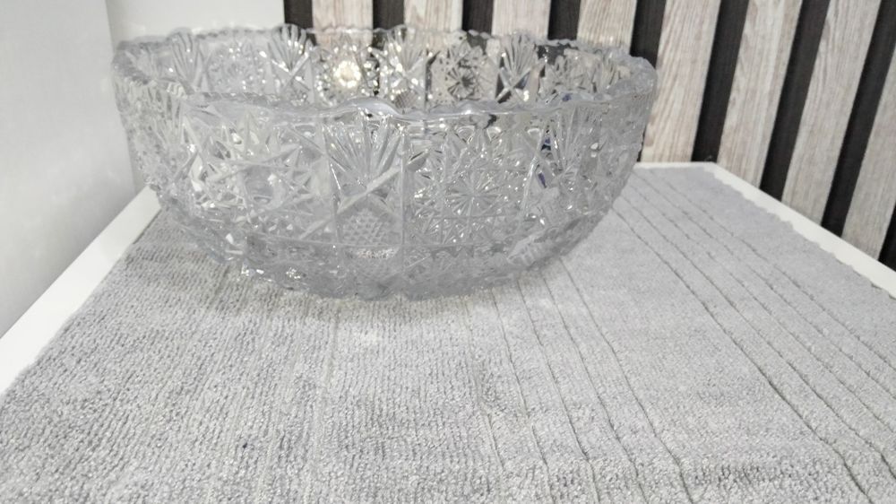 Продам хрустальную вазу. Советской эпохи