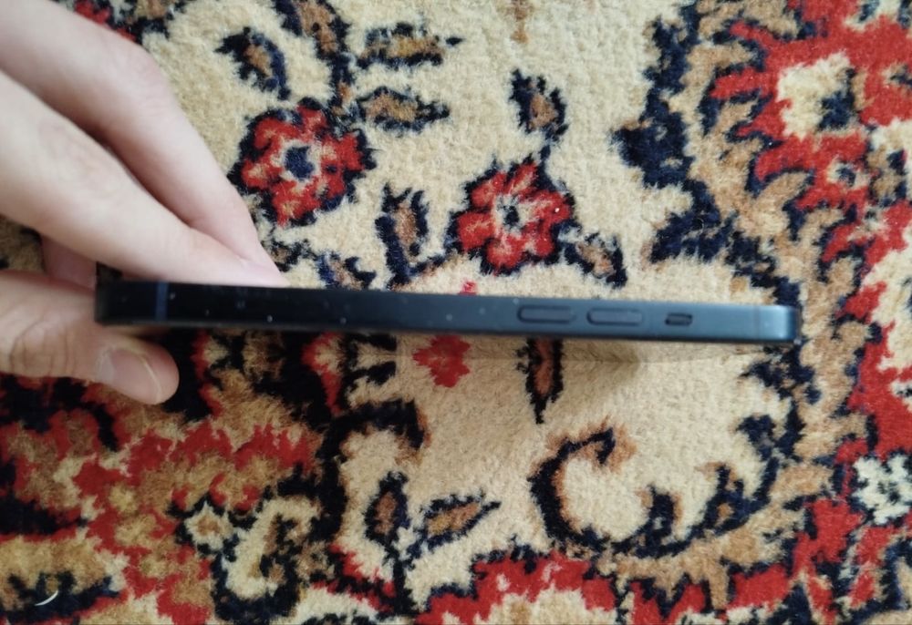 iPhone 13 в хорошем состоянии