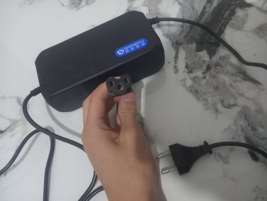 Продам зарядку для электраскутера