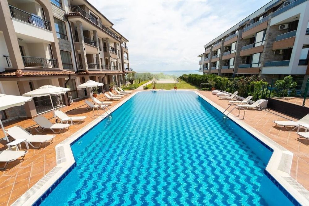 Обзаведен двустаен апартамент с гледка море в луксозен комплекс, кв.