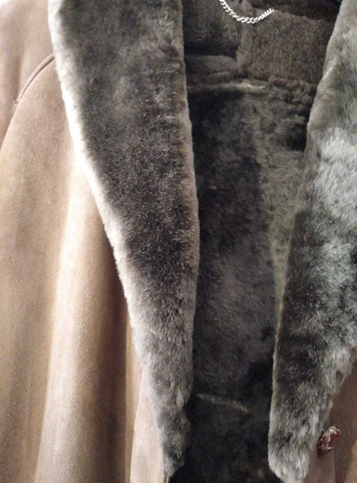 Cojoc din blană  naturală  de oaie, elegant .