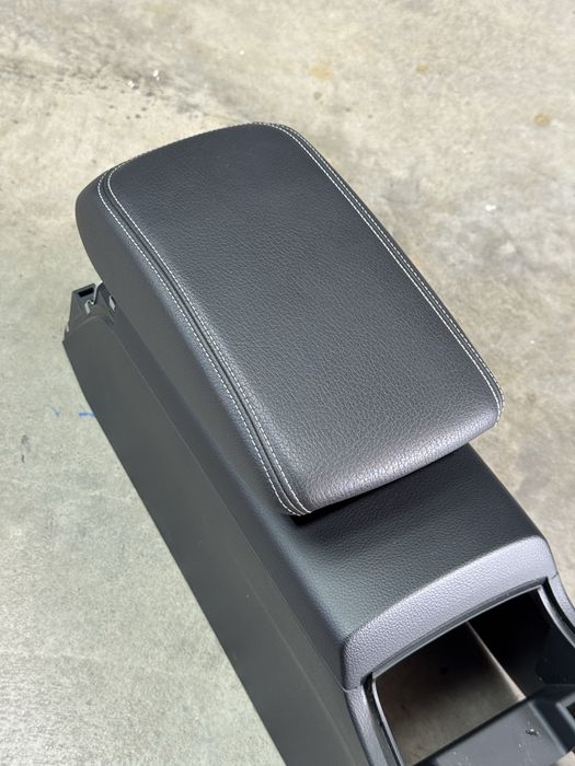 Барче Конзола с подлакътник от Audi A3 S3 8V