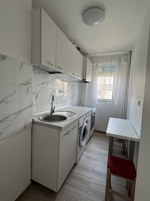 Vând 2 camere decomandat, mobilat – 2 min metrou Romancierilor