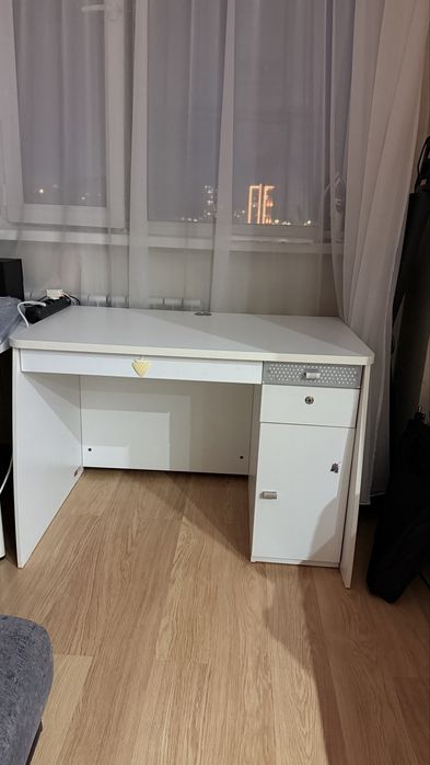 Продаю стол парту