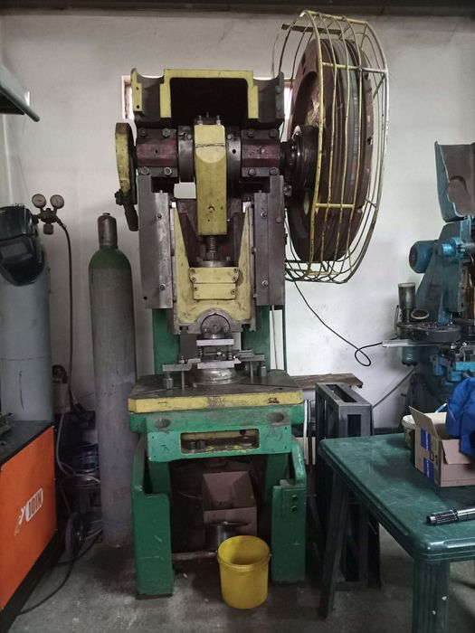 Vand strung, freza, mașina de  ascuțit/rectificat plan si presa