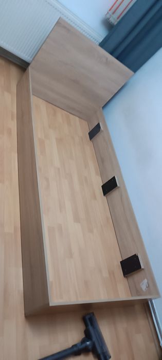 Vând urgent pat cu saltea 90/200 cm
