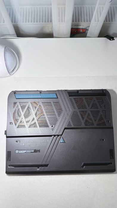 Лаптоп MSI Vector 16 HX – i9-13950HX / RTX 4080 / 32GB RAM / 1TB SSD