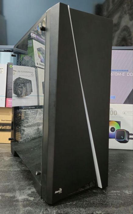 Пустой кейс AeroCool без вкнтиляторов