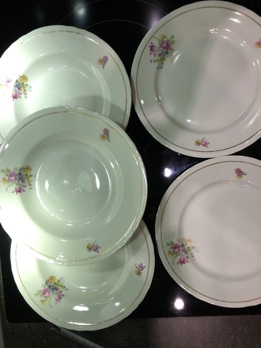 Порцеланови чинии