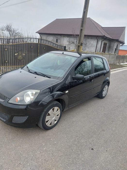 Vand ford fiesta 1.3 benzina