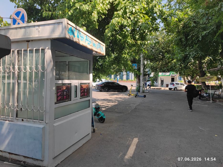 Тайёр бизнес 24/7 метродан чиқиш жойида