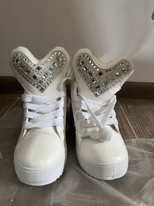 Adidași nr 36 albi
