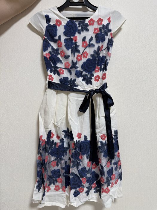 Продам Платье Lichi