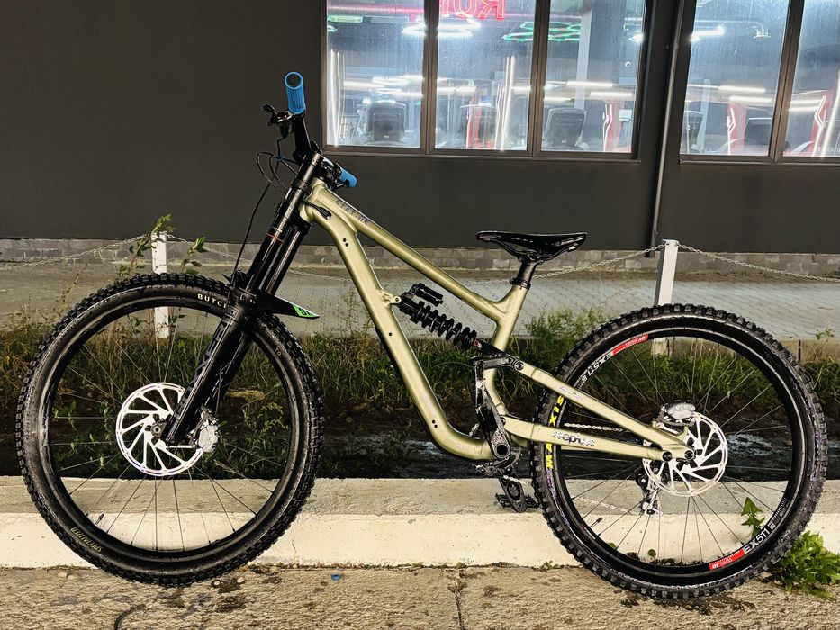 Specialized Status DH 2