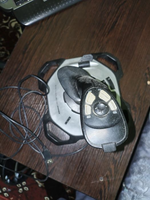 Logitech g extreme 3D pro Parvoz simulyatorlari uchun joystik.
