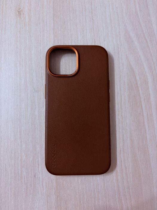Husa iPhone 15 Decoded  Leather Case maro