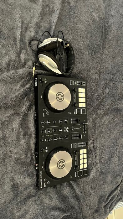 Dj Конзола Traktor MK3 S2, слушалки и лаптоп