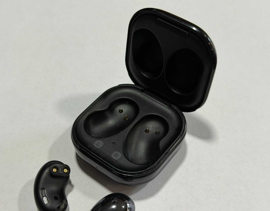 Блутут слушалки Samsung Galaxy Buds Live