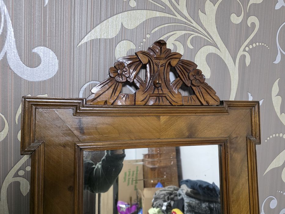 Oglindă din cristal cu rama din lemn