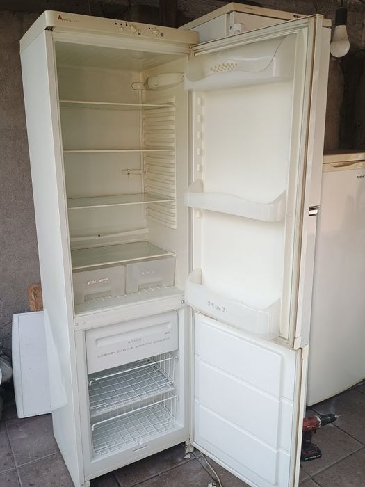 Frigider tip combină frigorifică înaltă Zanussi