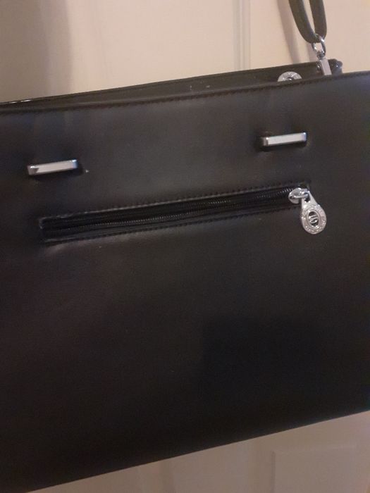 Черна дамска чанта нова