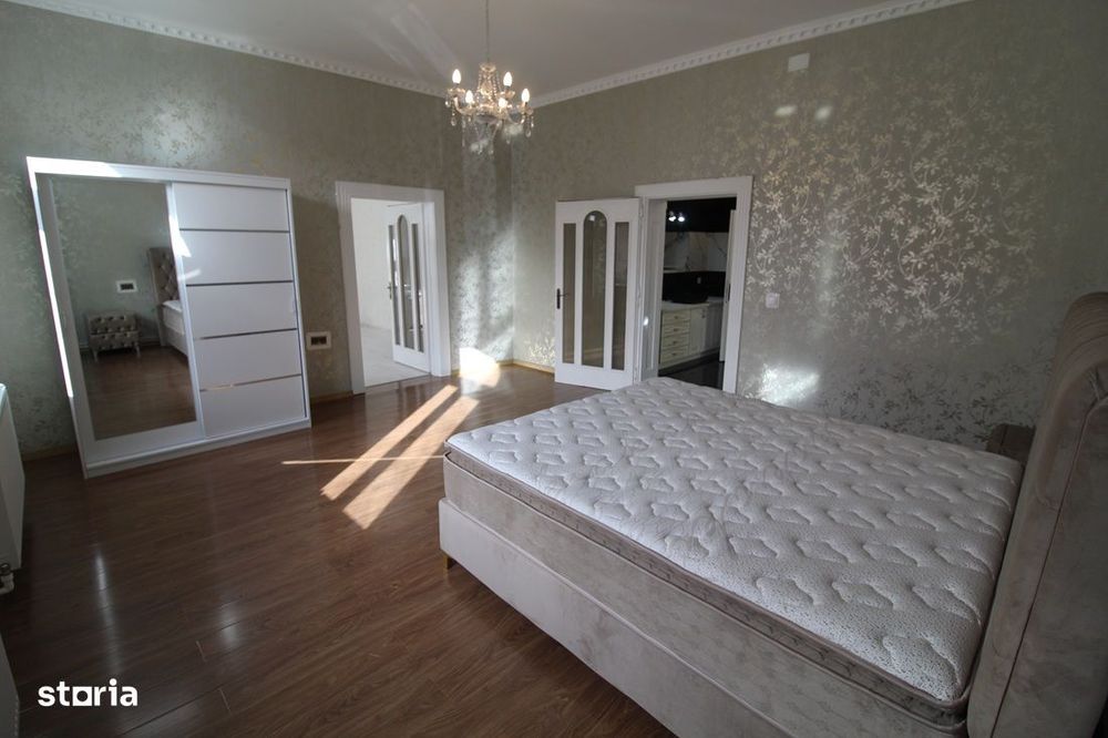 Închiriez casă în Hunedoara, zona Facultatea de Inginerie, teren 750mp